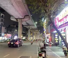 Siêu phẩm nhà phố - Kinh doanh - Vỉa hè rộng - Đường Cầu Giấy 51m2 5 tầng 18.8 tỷ