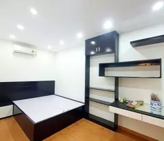 Chính chủ gửi bán căn chung cư lô góc 2 ngủ đẹp thoáng khu Thành Thái, Cầu Giấy, khu vực hiếm nhà