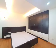 Chính chủ gửi bán căn chung cư lô góc 2 ngủ đẹp thoáng khu Thành Thái, Cầu Giấy, khu vực hiếm nhà