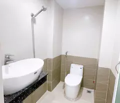 SÁT MẶT TIỀN HẺM XE HƠI VĨNH KHÁNH Q4
ĐÚC 5 TẤM HƠN 3 TỶ 0, 5 GIÂY Q1