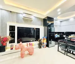 Kiểu gì cũng có bác tìm nhà như này! Bán nhà phố Nguyễn Văn Cừ, nội thất đẹp, gần ô tô, 9.25 tỷ