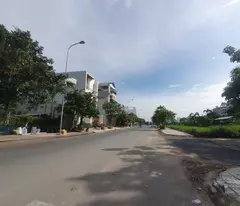 Bán lô góc 2 mặt tiền đường Lê Văn Lương, 137m, giá 8.3 tỷ