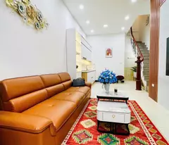 Chính chủ gửi bán nhà 4 tầng đẹp Cầu Giấy, tặng full nội thất, gần phố, siêu thoáng
