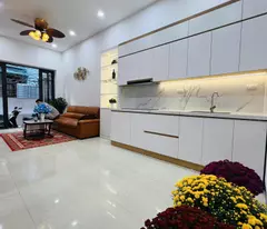 Chính chủ gửi bán nhà 4 tầng đẹp Cầu Giấy, tặng full nội thất, gần phố, siêu thoáng