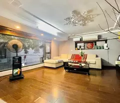 NHÀ ĐẸP -LÔ GÓC - 2 THOÁNG - GARA - Ô TÔ TRÁNH - KINH DOANH