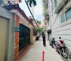 CẦU GIẤY - NGÕ THÔNG - 4 CHỖ QUA NHÀ - VỪA Ở VỪA CHO THUÊ SẴN DÒNG TIỀN, MẤY BƯỚC RA PHỐ & HỒ TÂY