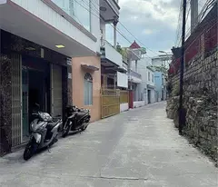 HIẾM! Bán Nhà Phố Nha Trang, Ô Tô Đỗ Cửa, Giá Chỉ 2 Tỷ 850 Triệu - Gần Tháp Bà Ponagar