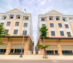 Bán lại căn shophouse mặt tiền đường Đại Cồ Việt Vincom Quảng Trị