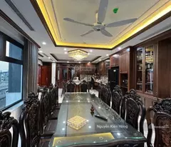 Bán nhà phố đường Nguyễn Văn Huyên 168m2 65 tỷ