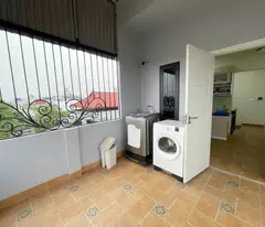 Chuyển sang liền kề bán lại 32m2 nhà 4,5 tầng ngõ 399 Ngọc Lâm. Ô tô đỗ cửa, thang máy