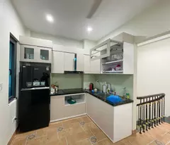 Chuyển sang liền kề bán lại 32m2 nhà 4,5 tầng ngõ 399 Ngọc Lâm. Ô tô đỗ cửa, thang máy