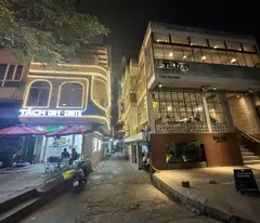 Bán nhà Phố Hào Nam, Tập thể vị trí đắc địa, Lô góc, 110mét, Giá: 4.8 Tỷ.