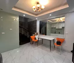 HÀO NAM - ĐỐNG ĐA - DT 28M2 X5T - MT 4M - 5.75 TỶ - NGÕ RỘNG - GẦN Ô TÔ
