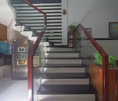 Nhà đẹp đón Tết sát khu phố Tây , cách biển Mỹ Khê 30m. 3 tầng 3 mê lệch