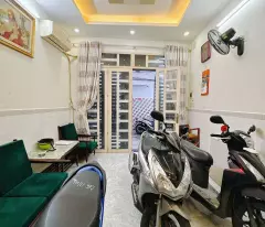 NHÀ MỚI SÁT MẶT TIỀN ĐƯỜNG KHÁNH HỘI Q4
NGANG 3.4 X 12.5  ĐÚC 4 TẤM CHỈ 5 TỶ