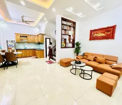 NHÀ ĐẸP NGỌC THUỴ  - Ô TÔ ĐỖ CỬA - Ở LUÔN - GẦN TRƯỜNG VIỆT PHÁP NHỈNH 6 tỷ