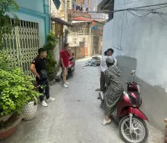 Gần tết ô anh cần tiền gấp bán nhà cách mặt phố xốm vs  đường 21b 70m đi vào
 Căn góc bãi đỗ ô tô