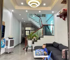 Bán nhà Kim Chung 50m2- 5 tầng 6PN, ngõ nông, ô tô, ở ngay đón Tết, giá 5.3 tỷ
