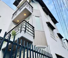 NHÀ ĐẸP HẺM Ô TÔ NGAY TRUNG TÂM ĐƯỜNG NGUYỄN DU