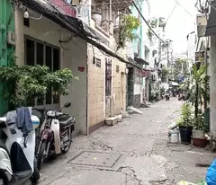 Nhà người quen gửi bán cmt8 Q10 - 38m2 - 4 tầng giá - hẻm xe hơi đổ cổng - giá chỉ có 6 tỷ 9 còn TL