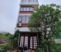 LINH ĐÀM - NHÀ PHÂN LÔ, Ô TÔ CONTAINER ĐỖ CỬA