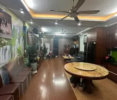 LINH ĐÀM - NHÀ PHÂN LÔ, Ô TÔ CONTAINER ĐỖ CỬA