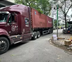 LINH ĐÀM - NHÀ PHÂN LÔ, Ô TÔ CONTAINER ĐỖ CỬA