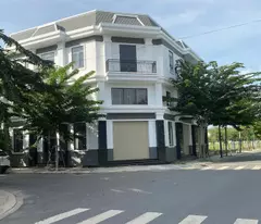 Cơ Hội Mua Nhà Phố Thương Mại Và Nhận Xe Sang