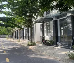 Cơ Hội Mua Nhà Phố Thương Mại Và Nhận Xe Sang