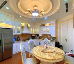 Bán BT Cầu Giấy, Dát Vàng, TM, Hiện Đại, 180m2, Mt10m, 40 Tỷ Hơn