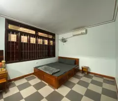 Cho thuê nhà nguyên căn nội thất gỗ đẹp đường Châu Văn Liêm giá 12tr