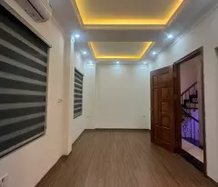 BÁN NHÀ NGỌC LÂM - LONG BIÊN - 33M2 x 5T - MT 5.6M - 7.5 TỶ -  Ô TÔ DỪNG ĐỖ NGÀY ĐÊM