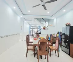 Bán nhà mặt phố Linh Xuân, Thủ Đức, 90m², 4PN, 4.9 tỷ, sổ hồng