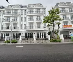 Chính chủ bán căn xẻ khe 75m2 Shophouse 5 tầng, mặt đường 22m tại dự án Eurowindow Twin Parks
