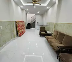 Bán nhà 2 tầng ngay chợ Vĩnh Hải đường Nguyễn Khuyến Nha Trang 1ty690