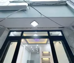 Sát mặt tiền đường xe hơi 
Có 10 m 
Đường trước nhà 3 m 
DIỆN TÍCH SỬ DỤNG 65M2 
3 TẤM HƠN 2 TỶ