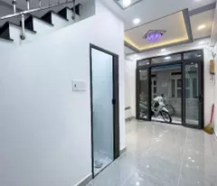 Sát mặt tiền đường xe hơi 
Có 10 m 
Đường trước nhà 3 m 
DIỆN TÍCH SỬ DỤNG 65M2 
3 TẤM HƠN 2 TỶ