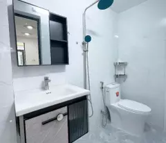 Sát mặt tiền đường xe hơi 
Có 10 m 
Đường trước nhà 3 m 
DIỆN TÍCH SỬ DỤNG 65M2 
3 TẤM HƠN 2 TỶ