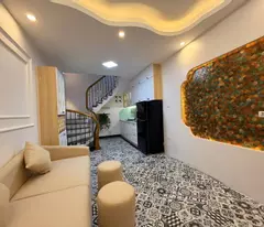Bán gấp nhà mới, kề ô tô, DT 28m2, 5 tầng, Ngã Tư sở ( Nguyễn Trãi, Thanh Xuân). 5,6 tỷ.