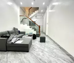 TRẦN QUỐC HOÀN - CẦU GIẤY  DT 40M2 X5T - MT4M - 14.5TỶ - PHÂN LÔ - Ô TÔ TRÁNH