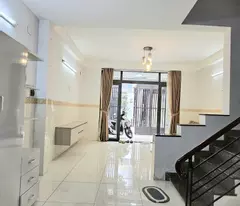 Biệt thự
Nguyễn Thị Thập Q7 
Thông Phú Mỹ Hưng 
Ngang 4.5 dài 14 m 
Đúc 4 tấm
Gía có 9 tỷ