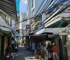 Sát mặt tiền 
Nguyễn Tất Thành Q4 
Đường trước Nhà 3,5 m 
Ngang 3,4 Dài 7.8
Đúc xây mới 5 tấm