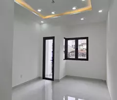 Sát mặt tiền 
Nguyễn Tất Thành Q4 
Đường trước Nhà 3,5 m 
Ngang 3,4 Dài 7.8
Đúc xây mới 5 tấm