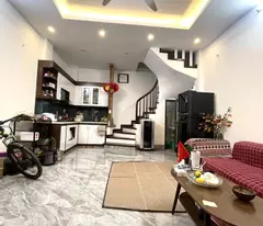bán nhà quan hoa. sổ đỏ chính chủ. nội thất đẹp. ở ngay đón tết
