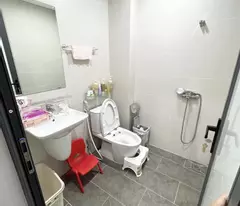 6,5 tỷ nhà đẹp 4 tầng ngõ 27 Thái Thịnh có sân để xe