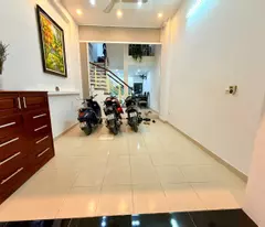 TRUNG KÍNH - CẦU GIẤY - DT 45M2 X5T - MT 4M - 9.95TỶ- NHÀ ĐẸP - GẦN Ô TÔ