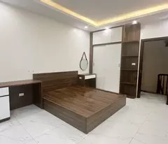 Cần bán 32,9m2 nhà 5 tầng tại ngõ 82 Việt Hưng. Ngay cạnh chợ Kim Quan và trường học các cấp