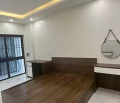 Cần bán 32,9m2 nhà 5 tầng tại ngõ 82 Việt Hưng. Ngay cạnh chợ Kim Quan và trường học các cấp