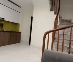 Cần bán 32,9m2 nhà 5 tầng tại ngõ 82 Việt Hưng. Ngay cạnh chợ Kim Quan và trường học các cấp