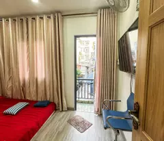 Bán Nhà kế Phan Xích Long, 2 Tầng 2 PN, Có sân để xe Nhỉnh 3 Tỉ